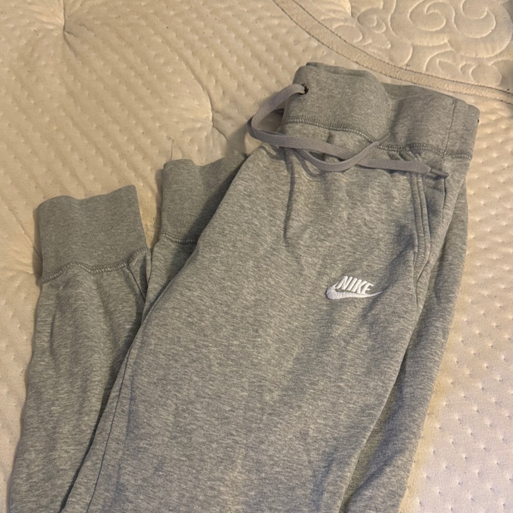 Nike Women's Heather Gray Joggers